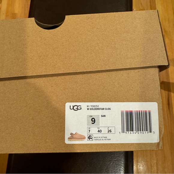 UGG Goldenstar Clog Sand NWT - Picture 4 of 6
